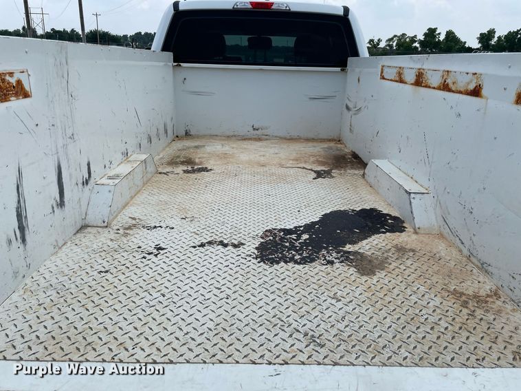 image for item DM0265 2017 Ford F350 Super Duty  SuperCab utility bed pickup truck
