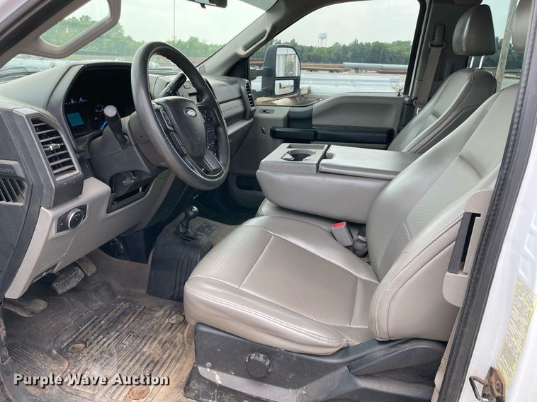 image for item DM0265 2017 Ford F350 Super Duty  SuperCab utility bed pickup truck