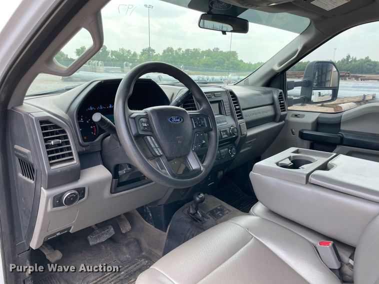 image for item DM0265 2017 Ford F350 Super Duty  SuperCab utility bed pickup truck