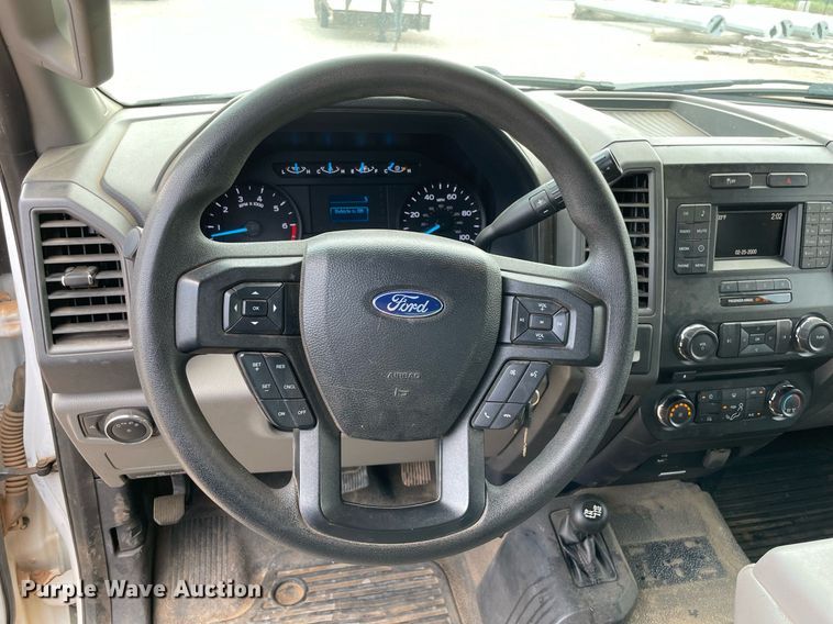 image for item DM0265 2017 Ford F350 Super Duty  SuperCab utility bed pickup truck