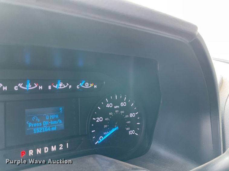 image for item DM0265 2017 Ford F350 Super Duty  SuperCab utility bed pickup truck