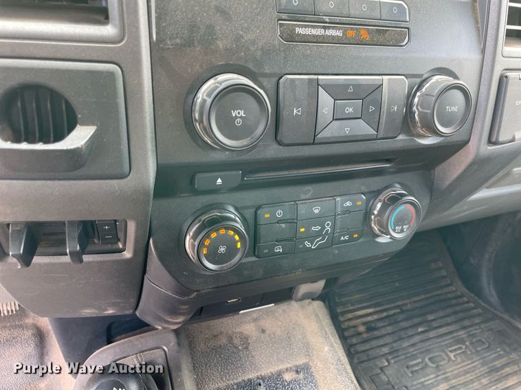 image for item DM0265 2017 Ford F350 Super Duty  SuperCab utility bed pickup truck