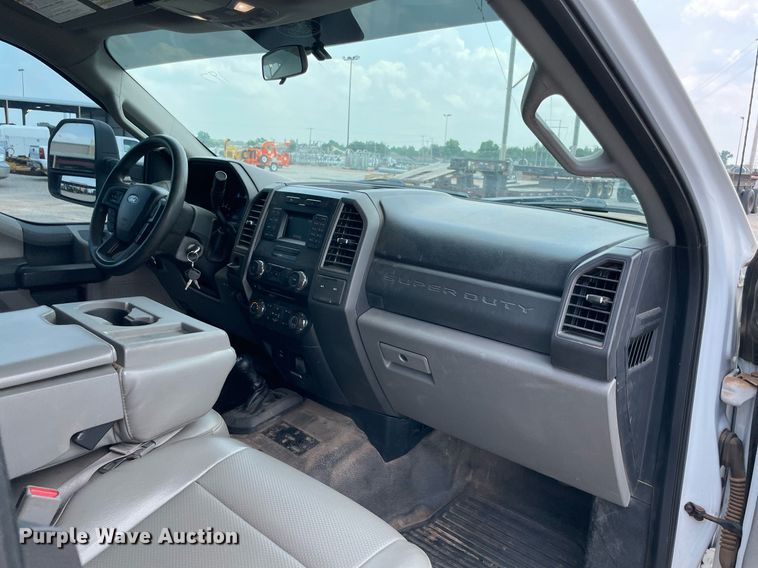 image for item DM0265 2017 Ford F350 Super Duty  SuperCab utility bed pickup truck