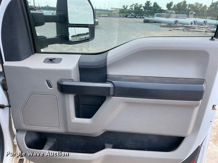 image for item DM0265 2017 Ford F350 Super Duty  SuperCab utility bed pickup truck