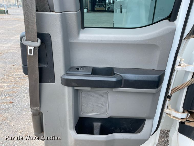 image for item DM0265 2017 Ford F350 Super Duty  SuperCab utility bed pickup truck