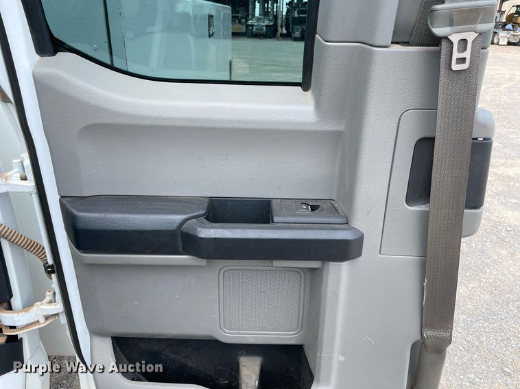 image for item DM0265 2017 Ford F350 Super Duty  SuperCab utility bed pickup truck