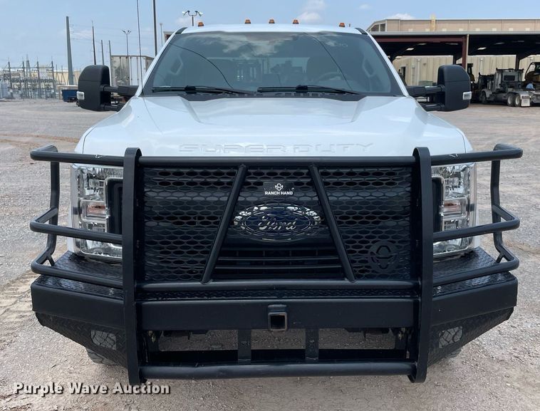 image for item DM0266 2018 Ford F350 Super Duty  SuperCab utility bed pickup truck