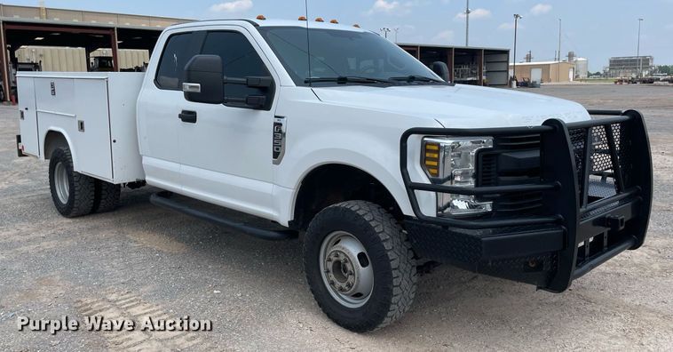 image for item DM0266 2018 Ford F350 Super Duty  SuperCab utility bed pickup truck