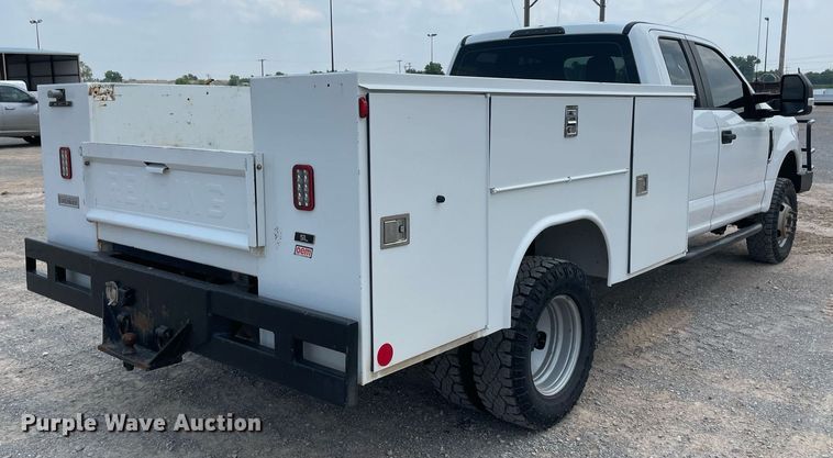 image for item DM0266 2018 Ford F350 Super Duty  SuperCab utility bed pickup truck