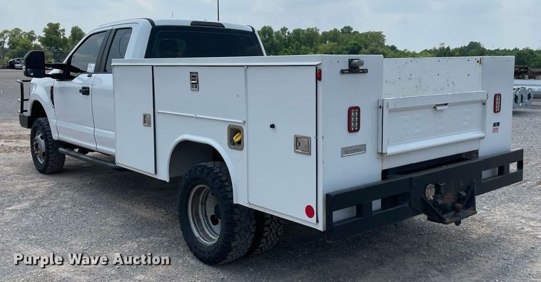 image for item DM0266 2018 Ford F350 Super Duty  SuperCab utility bed pickup truck