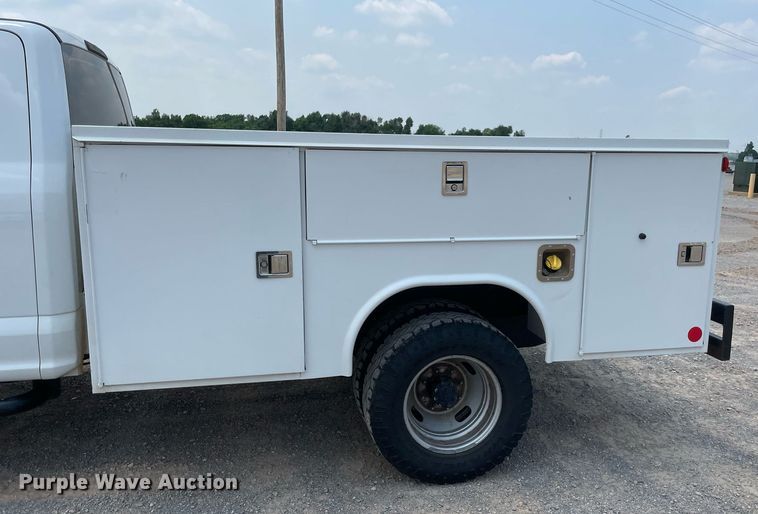 image for item DM0266 2018 Ford F350 Super Duty  SuperCab utility bed pickup truck