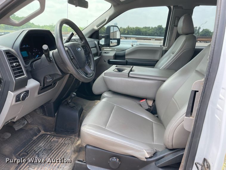 image for item DM0266 2018 Ford F350 Super Duty  SuperCab utility bed pickup truck