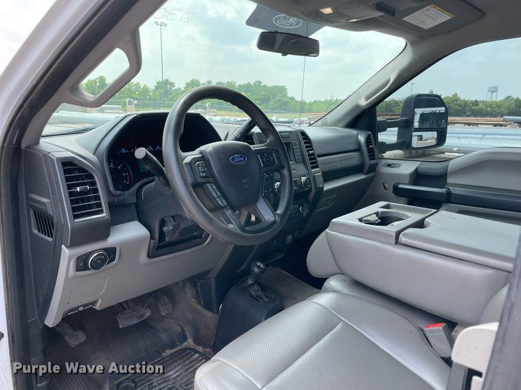 image for item DM0266 2018 Ford F350 Super Duty  SuperCab utility bed pickup truck