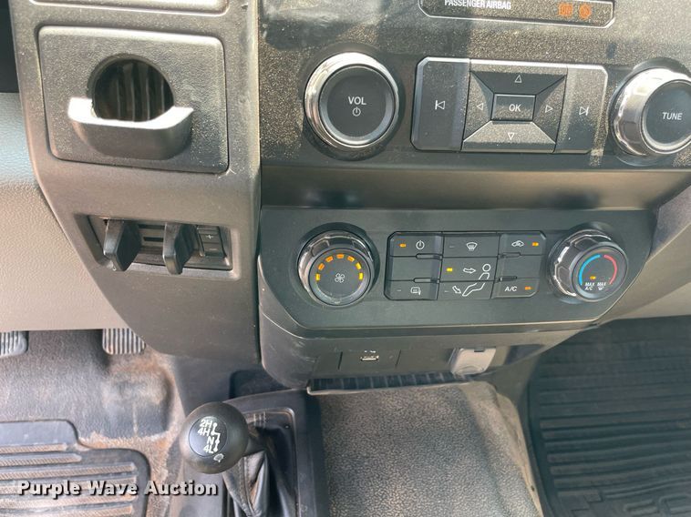 image for item DM0266 2018 Ford F350 Super Duty  SuperCab utility bed pickup truck