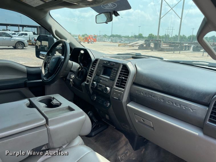 image for item DM0266 2018 Ford F350 Super Duty  SuperCab utility bed pickup truck