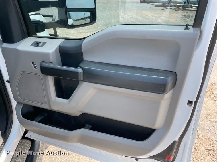 image for item DM0266 2018 Ford F350 Super Duty  SuperCab utility bed pickup truck