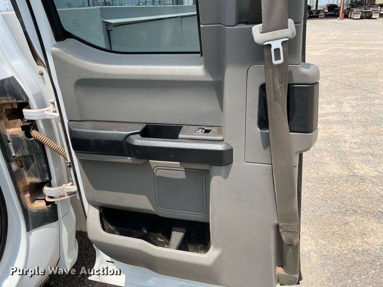 image for item DM0266 2018 Ford F350 Super Duty  SuperCab utility bed pickup truck