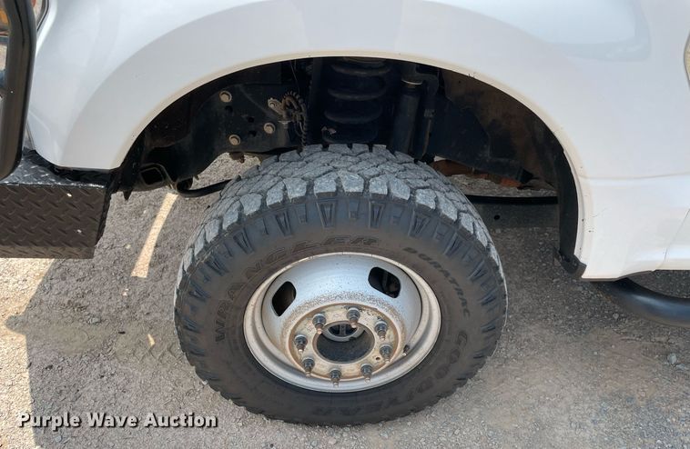 image for item DM0266 2018 Ford F350 Super Duty  SuperCab utility bed pickup truck