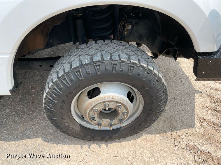 image for item DM0266 2018 Ford F350 Super Duty  SuperCab utility bed pickup truck