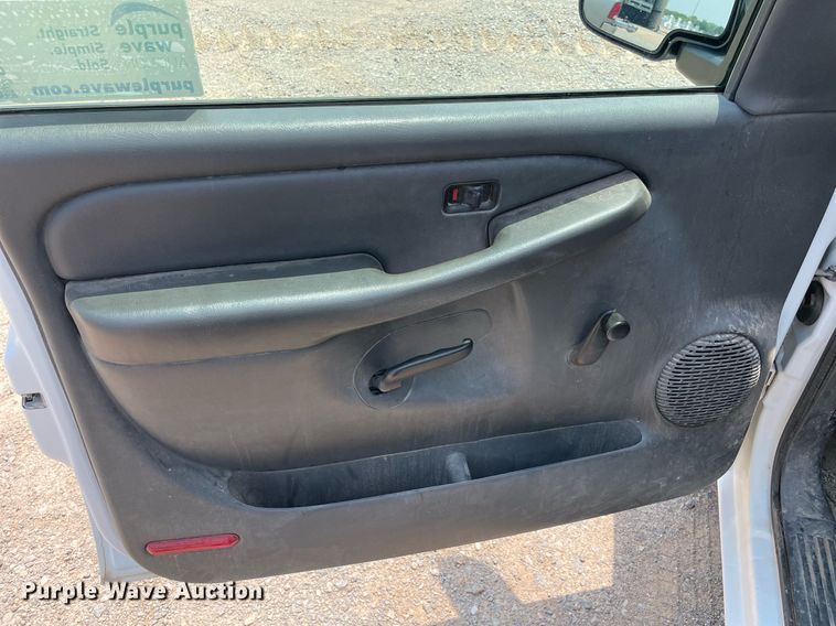 image for item DM0267 2004 Chevrolet Silverado 1500  pickup truck