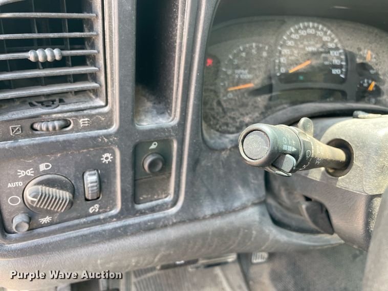 image for item DM0267 2004 Chevrolet Silverado 1500  pickup truck