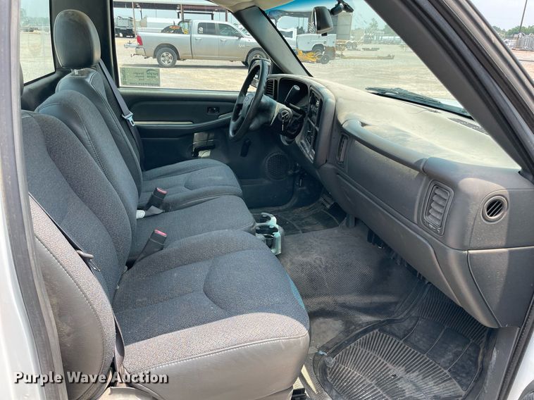 image for item DM0267 2004 Chevrolet Silverado 1500  pickup truck