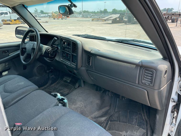 image for item DM0267 2004 Chevrolet Silverado 1500  pickup truck