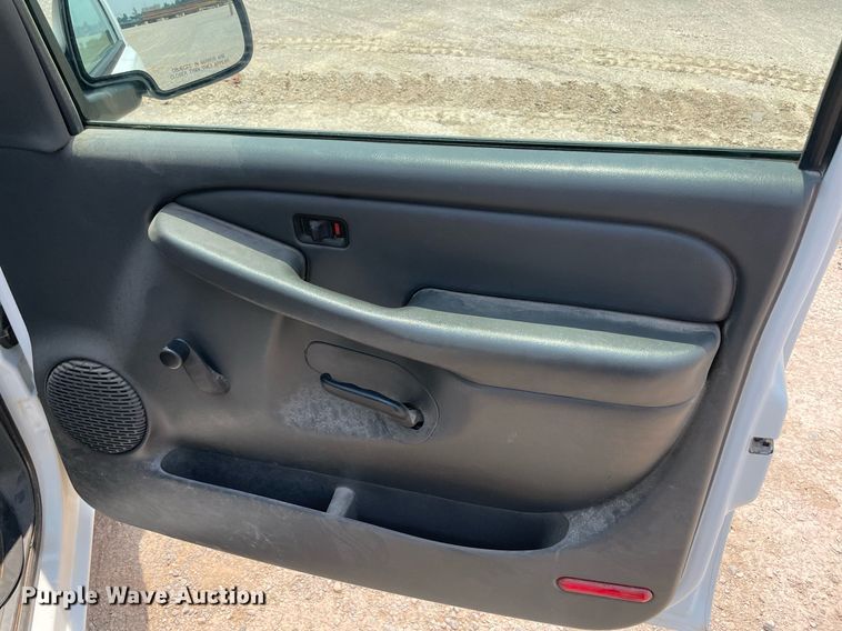 image for item DM0267 2004 Chevrolet Silverado 1500  pickup truck