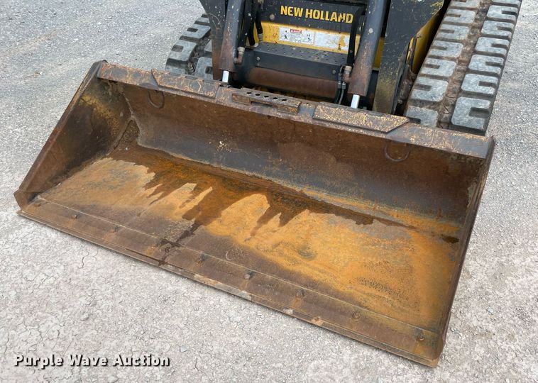 image for item DM0268 2013 New Holland C232  tracked skid steer loader