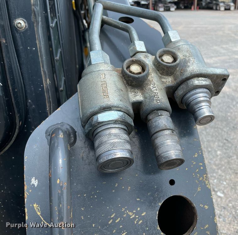 image for item DM0268 2013 New Holland C232  tracked skid steer loader