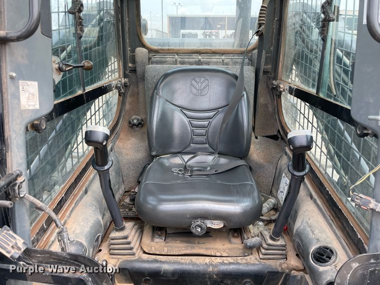 image for item DM0268 2013 New Holland C232  tracked skid steer loader