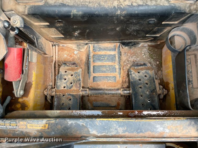 image for item DM0268 2013 New Holland C232  tracked skid steer loader