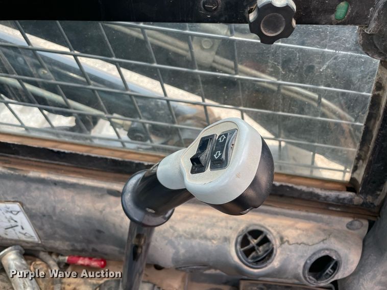 image for item DM0268 2013 New Holland C232  tracked skid steer loader