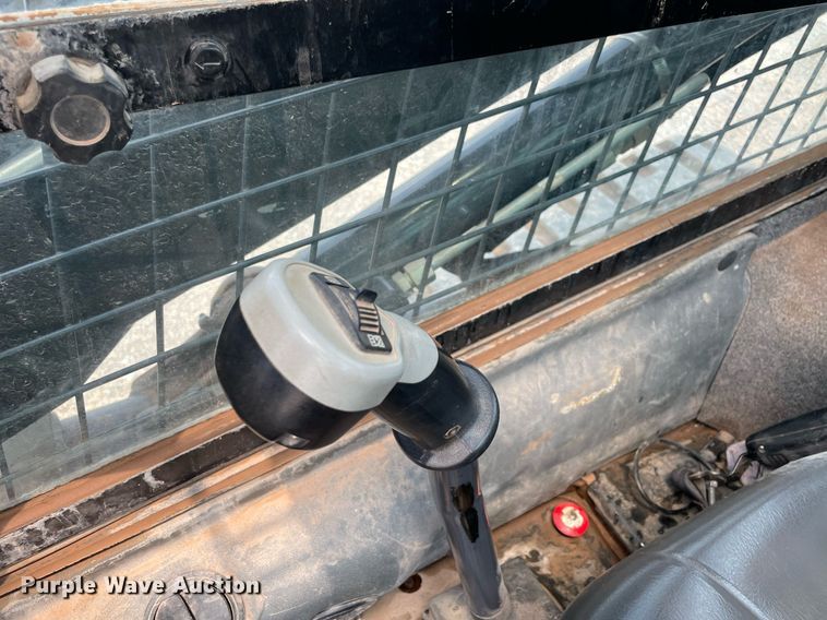 image for item DM0268 2013 New Holland C232  tracked skid steer loader