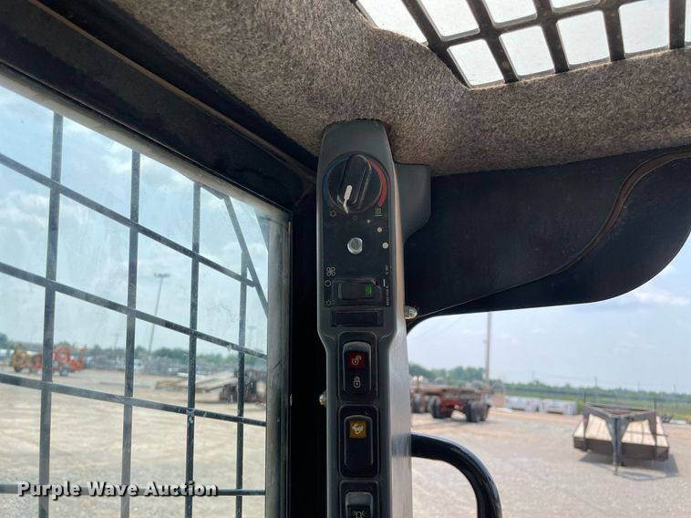 image for item DM0268 2013 New Holland C232  tracked skid steer loader