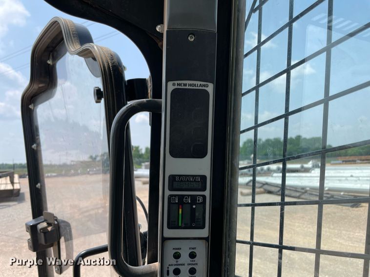 image for item DM0268 2013 New Holland C232  tracked skid steer loader