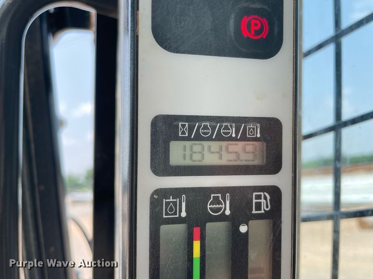 image for item DM0268 2013 New Holland C232  tracked skid steer loader