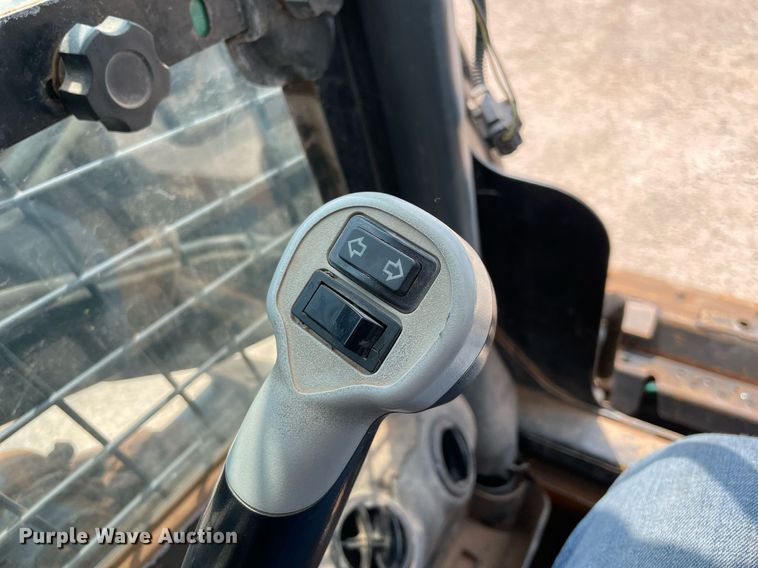 image for item DM0268 2013 New Holland C232  tracked skid steer loader