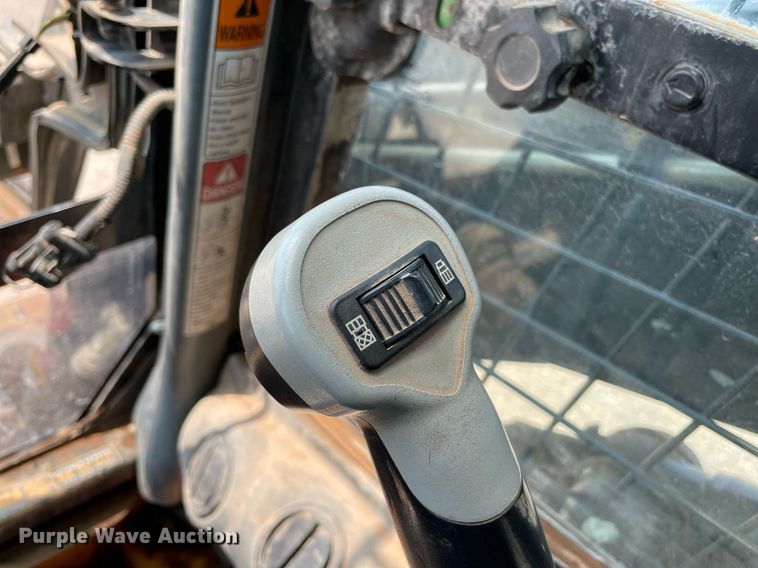 image for item DM0268 2013 New Holland C232  tracked skid steer loader