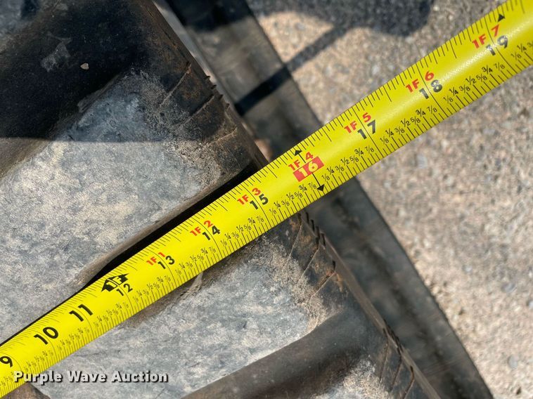 image for item DM0268 2013 New Holland C232  tracked skid steer loader