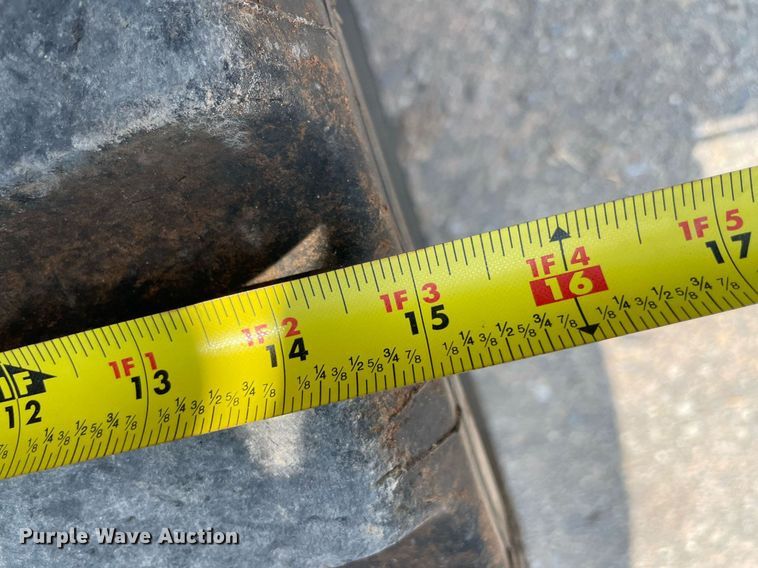 image for item DM0268 2013 New Holland C232  tracked skid steer loader