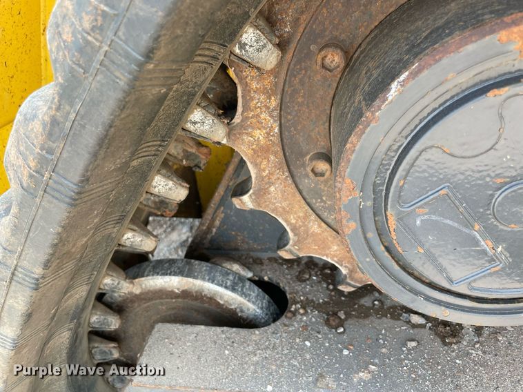 image for item DM0268 2013 New Holland C232  tracked skid steer loader