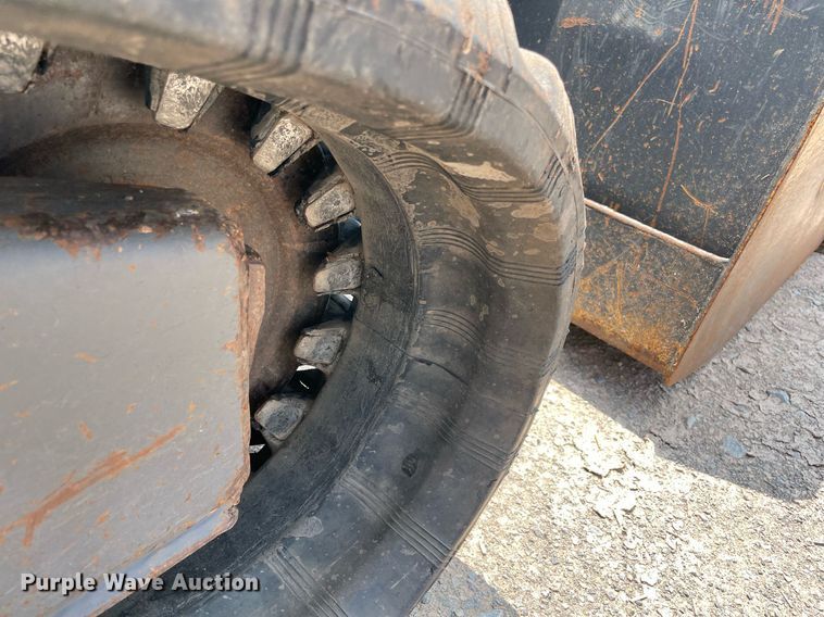 image for item DM0268 2013 New Holland C232  tracked skid steer loader