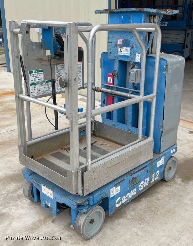 image for item DM0270 2014 Genie GR12  vertical lift