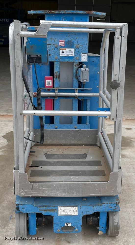 image for item DM0270 2014 Genie GR12  vertical lift