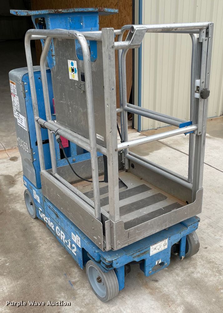 image for item DM0270 2014 Genie GR12  vertical lift