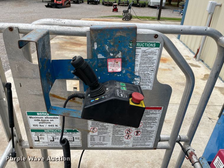 image for item DM0270 2014 Genie GR12  vertical lift