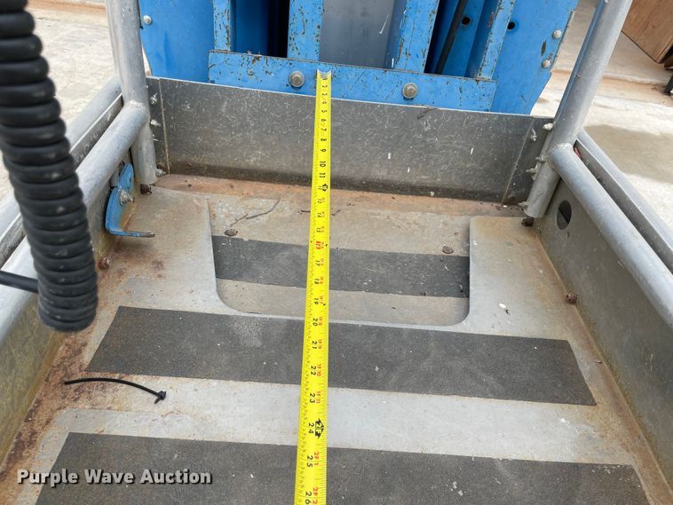 image for item DM0270 2014 Genie GR12  vertical lift