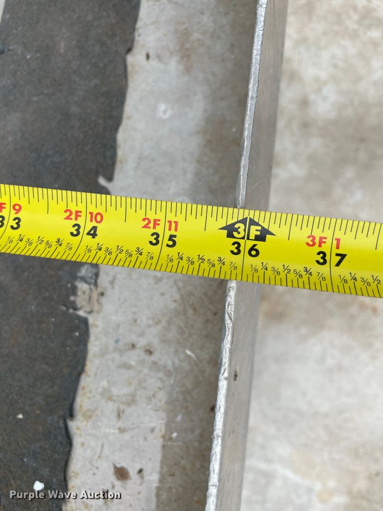 image for item DM0270 2014 Genie GR12  vertical lift