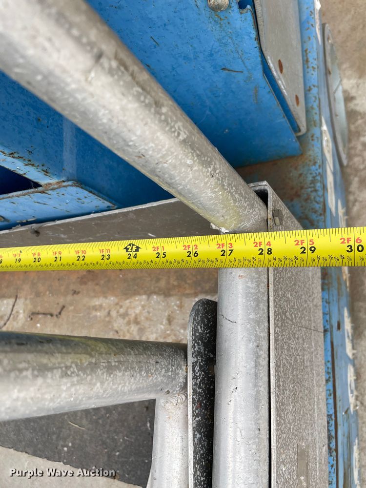 image for item DM0270 2014 Genie GR12  vertical lift